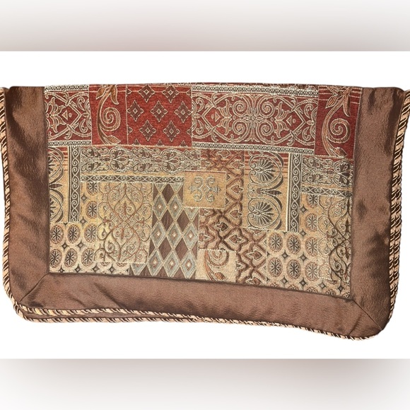 Set Is 2 King tapestry Pillow Shams With Roping - Picture 5 of 6